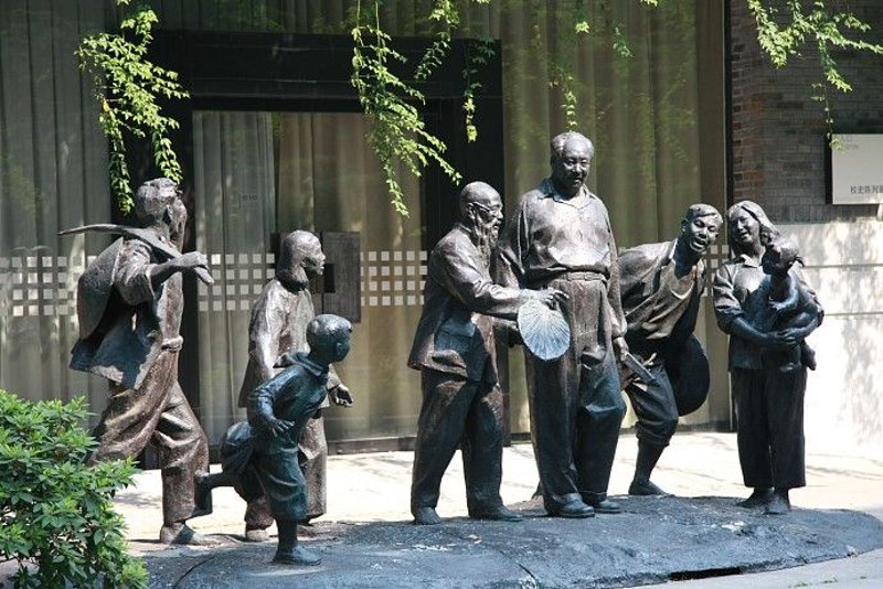 玻璃钢雕塑：重塑城市景观的艺术